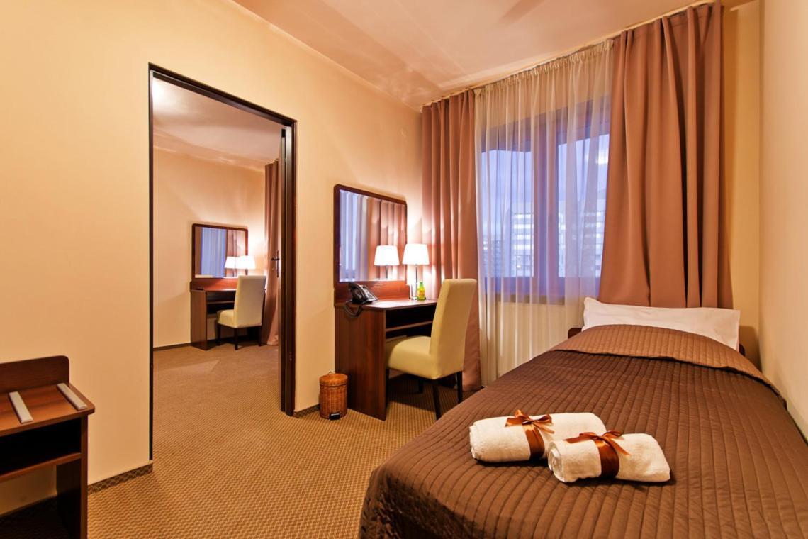 Wiatraczna Hotel Warsaw Exterior photo